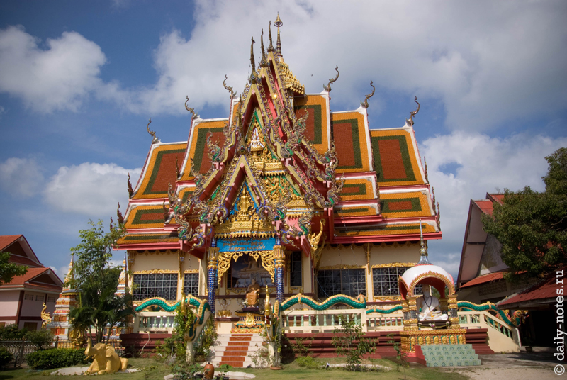 Храмовый комплекс Wat Plai Laem