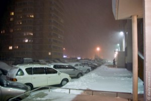 Двор в снегу