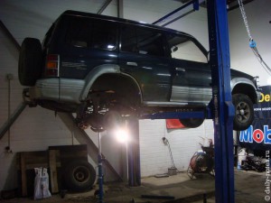 Pajero II на подъемнике