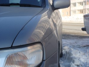 Помятое крыло Nissan Avenir