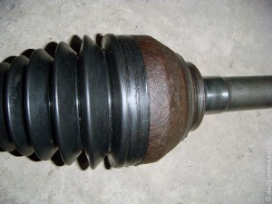 Пластиквый пыльник BluePrint ADC48106 на гранате Pajero II 3.5