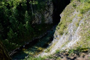 Дорога, ведущая к водопаду