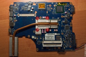 Снимаем систему охлаждения Toshiba Satellite L500