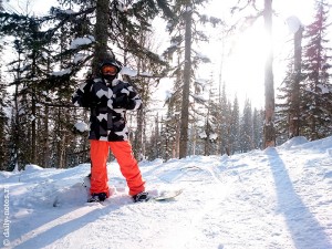 Довольный новогодний сноубордист в Шерегеше
