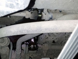 Течет масляный шланг на Mitsubishi Pajero