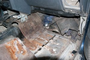Пол в ногах пассажира Pajero 2