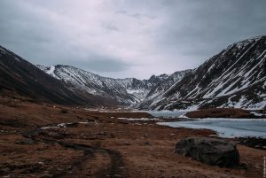 Спустились. Куда бы еще попасть?