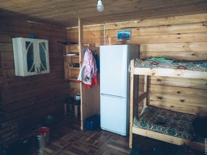 В доме достался холодильник, который почти не морозит