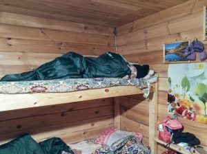 Поделили этажерку